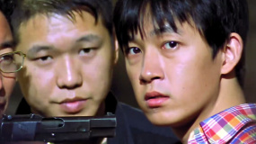 潘粵明臥底身份被識(shí)破，與警花上演深情吻別