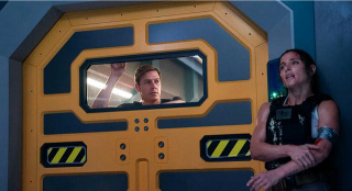 锤哥监制《终极拦截战》曝预告 帕塔奇化身女军官