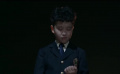 小孩手里的胸针化成蝴蝶 带领他穿越到了民国