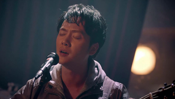 以为冯绍峰是音痴，开嗓一首情歌，倪妮听完都被俘获