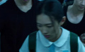 女孩维修破碎手机，一大帮人竟抢着高价买她手机