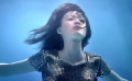 倪妮演美人魚，金色亮片魚尾驚艷，美人在骨不在皮