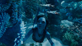 视效震撼！詹姆斯·卡梅隆执导电影《阿凡达2：水之道》首支预告片发布