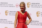 当地时间5月8日，BAFTA英国电视学院奖在英国伦敦举行。奥利维娅·科尔曼、朱迪·科默、娜塔莉·伊曼纽尔、埃莉诺·汤姆林森、夏洛特·霍金斯等亮相红毯现场。几位女星各具特色，红毯上比美斗艳。