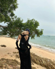瘋狂嘶哈！Lisa海邊隨拍 穿裹身半透長(zhǎng)裙秀美背