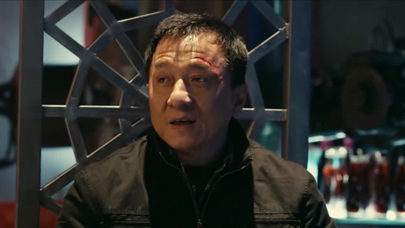 成龙不愧是功夫巨星，徒手挣脱铁丝，手腕仿佛不是肉