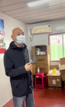 网友社区做检测偶遇葛优 慰问医护人员亲切合影