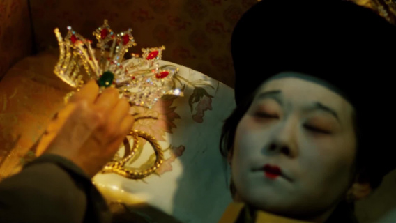 李一光潜入珍妃墓，私藏里面的金银珠宝