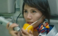 李沁飛機(jī)上昏倒，空姐們著急呼救