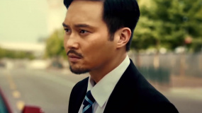 小混混出车祸想讹钱，精英一眼看破无证驾驶，这下反被讹了