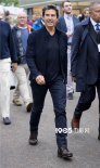 老了也是帅哥！60岁阿汤哥现身 帅气逼人风度依旧