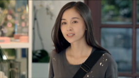 窮小伙買花送驚喜，女孩自戀以為送自己，一回頭萬萬沒想到