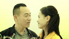 博士實(shí)習(xí)生以為廁所沒(méi)人吐槽上司，誰(shuí)知上司和同事就在隔壁。
