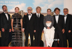 当地时间5月23日，法国戛纳，第75届戛纳电影节，主竞赛单元金棕榈奖提名影片《未来罪行》首映红毯，导演大卫·柯南伯格、主演蕾雅·赛杜、维果·莫滕森、克里斯汀·斯图尔特等主创亮相。