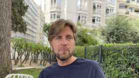 导演鲁本·奥斯特伦德携首部英语电影《悲情三角》再战金棕榈