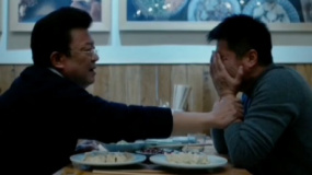 中年男人掩面痛哭：没了你我该怎么办