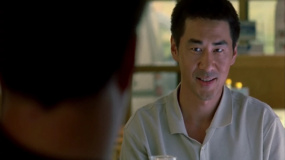 富豪企图贿赂警察，正义警察软硬不吃