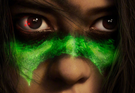 新版《铁血战士》发布海报 女主脸上涂抹绿色油彩