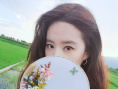 刘亦菲发布《梦华录》幕后照 与工作人员开心合影