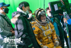7月5日，电影《独行月球》的片方发布“沈腾特急”特辑，展现了主演沈腾在片场模仿宇航员做出的种种努力。