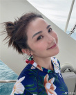 蔡卓妍曬度假自拍 穿印花露臍衫氣色超好狀態(tài)佳