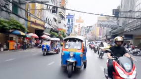 泰国街头最常见的交通工具——嘟嘟车