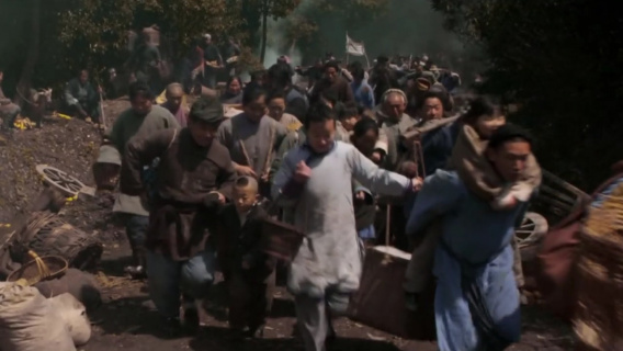 为躲避战乱，好姐妹过居无定所的日子