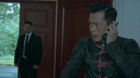 古天樂(lè)佯裝聽(tīng)吩咐，然后向警察求援