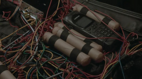 警方赶到，惊险拆除古天乐的满身炸弹