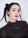 甜辣酷妹！迪麗熱巴綁帶超短裙寫(xiě)真 性感又俏皮