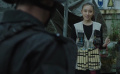 毒梟之女妄圖跟警察同歸于盡，最后被制服