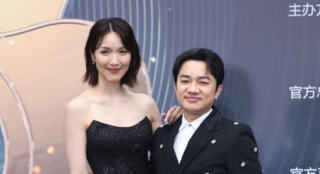 微博電影之夜紅毯王祖藍貼心 妻子李亞男大秀美腿