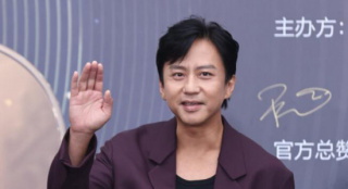 微博電影之夜老朋友鄧超亮相 表情輕松與影迷互動