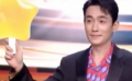 朱一龙获微博电影之夜年度实力演员 上台模仿表情包