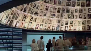 以色列犹太大屠杀纪念馆里面这个圆锥体引人注目