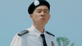 陳小春化身保安，替老板追回搶包賊
