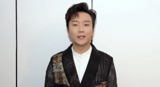 歌手李玉剛為中國(guó)長(zhǎng)春電影節(jié)創(chuàng)辦三十周年送上祝福