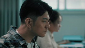 男主听朋友介绍，发现网站有问题