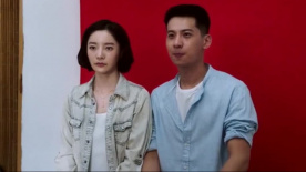 一男一女前来拍结婚证照片，却连微信都没加