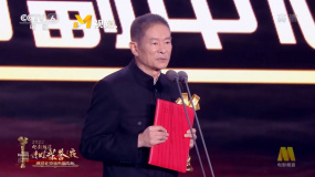 金巴荣获最受传媒关注男配角 导演陈国星代表金巴接受荣誉