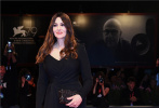 当地时间9月8日，意大利女星莫妮卡·贝鲁奇亮相新片《干旱》的红毯首映礼，她以一袭简约低调的黑色礼服亮相，虽已58岁，但美丽依旧、风韵犹存。
