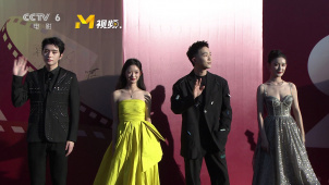 蒋依依、丁冠森、邓孝慈、黄杨钿甜出席大学生电影节红毯