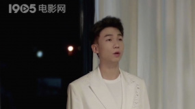 白舉綱中秋電影云歌會(huì)演唱《故鄉(xiāng)的云》 唱出游子思鄉(xiāng)愁緒