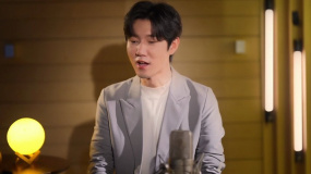 上头！王晰中秋演唱《南屏晚钟》 动人低音道尽相思情