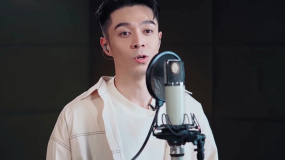 周柏豪中秋云歌會(huì)再唱經(jīng)典歌曲《同天空》