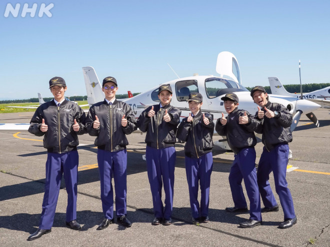 目黑莲《舞翔长空》制服姿初公开 为戏学飞机驾驶图片