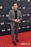 扎克·埃夫隆新片多伦多首映 鲁妮·玛拉秀好身材