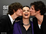 《中学生》首映式举行 朱丽叶·比诺什获男主热吻