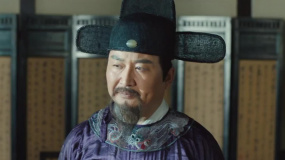 為推舉皇帝候選，眾大臣唇槍舌戰(zhàn)，劍拔弩張