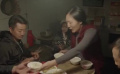 城里女孩來到貧困縣不適應(yīng)，吃飯嫌棄的不想動筷子